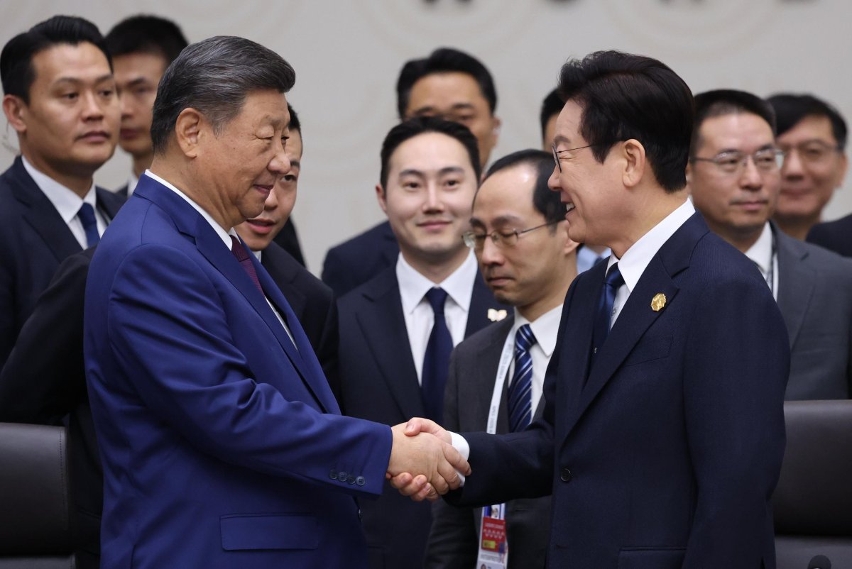 S. Korea’s Lee visits China as Japanese media warn of Beijing outreach