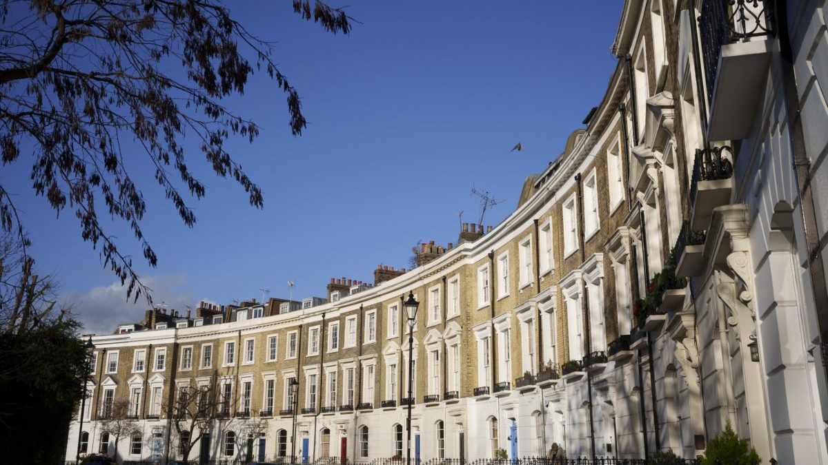 HSBC cuts mortgage rates as 1.8m prepare to come off fixed deals this year