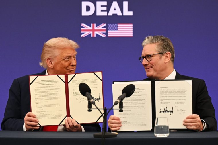 AYLESBURY, ENGLAND - SEPTEMBER 18: (L-R) U.S. President Donald Trump and UK Prime Minister Keir Starmer announce an agreement between the two countries as they hold a press conference at Chequers at the conclusion of a state visit on September 18, 2025 in Aylesbury, England. This is the final day of President Trump???s second UK state visit, with the previous one taking place in 2019 during his first presidential term. (Photo by Leon Neal/Getty Images)