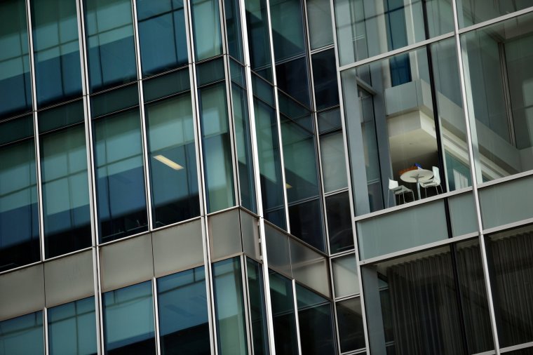 FILE PHOTO: An empty table and chairs are seen in an office building in Canary Wharf, following the outbreak of the coronavirus disease (COVID-19), London, Britain, May 27, 2020. REUTERS/Dylan Martinez/File Photo