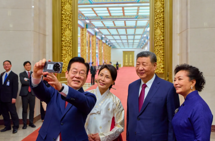 SOUTH KOREA Lee's difficult game between China, Japan and the United States