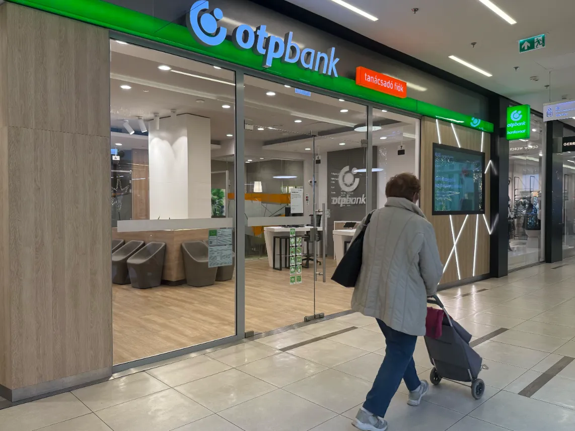 Shopping Budapest mall OTP