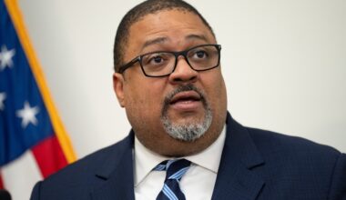 DA Bragg proposes criminalizing NY businesses handling crypto without license