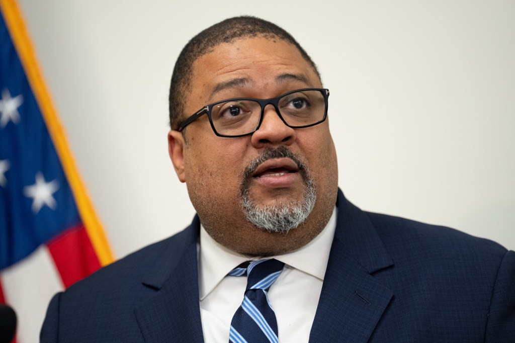 DA Bragg proposes criminalizing NY businesses handling crypto without license