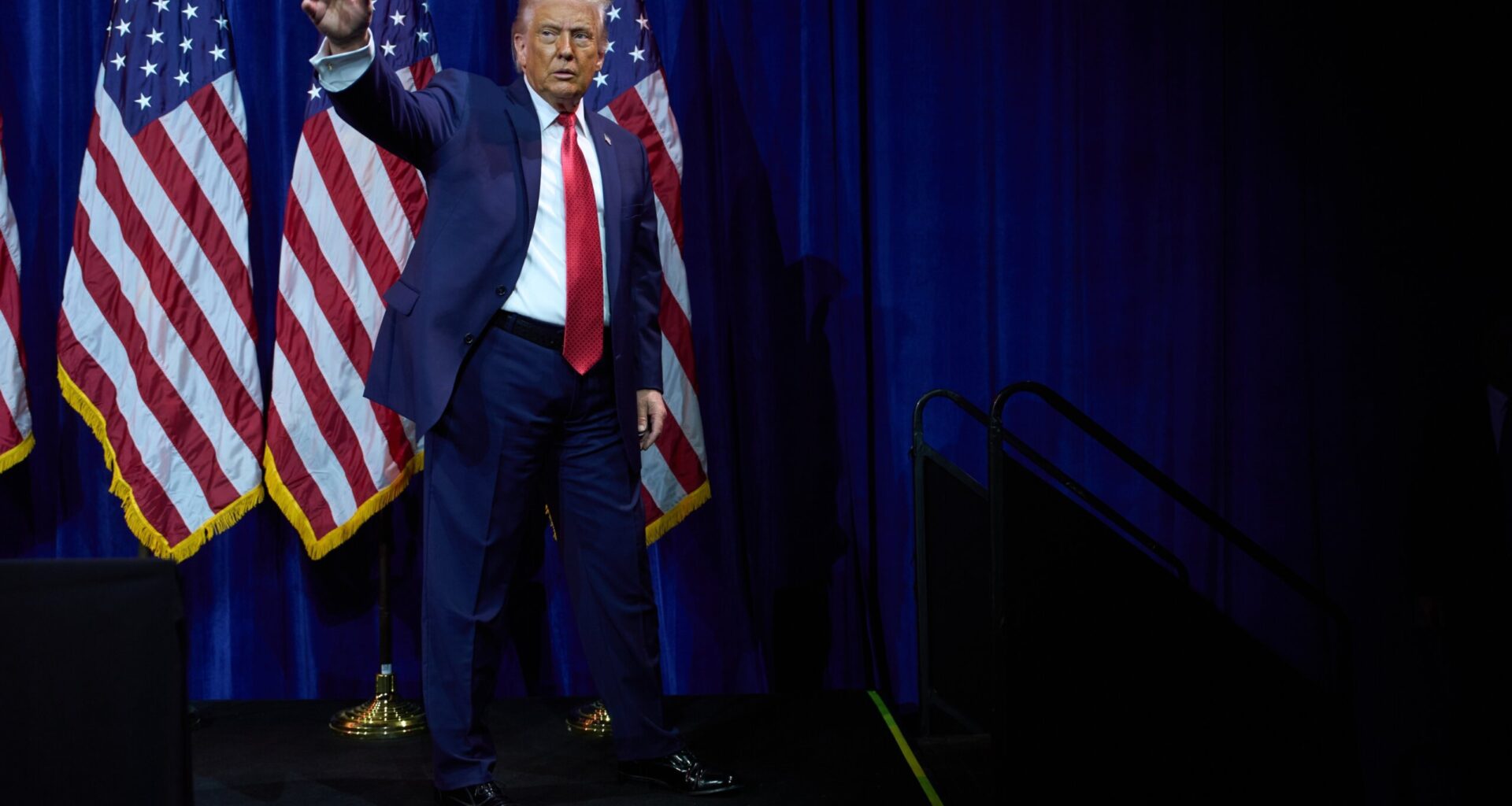 Trump meets with oil executives at the White House, announces meeting with Columbia’s Petro