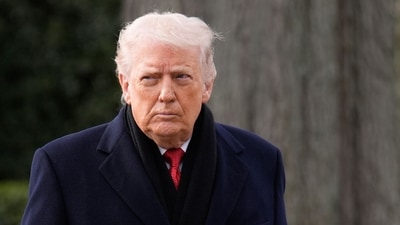 Donald Trump walks on the South Lawn of the White House before boarding Marine One (Bloomberg)