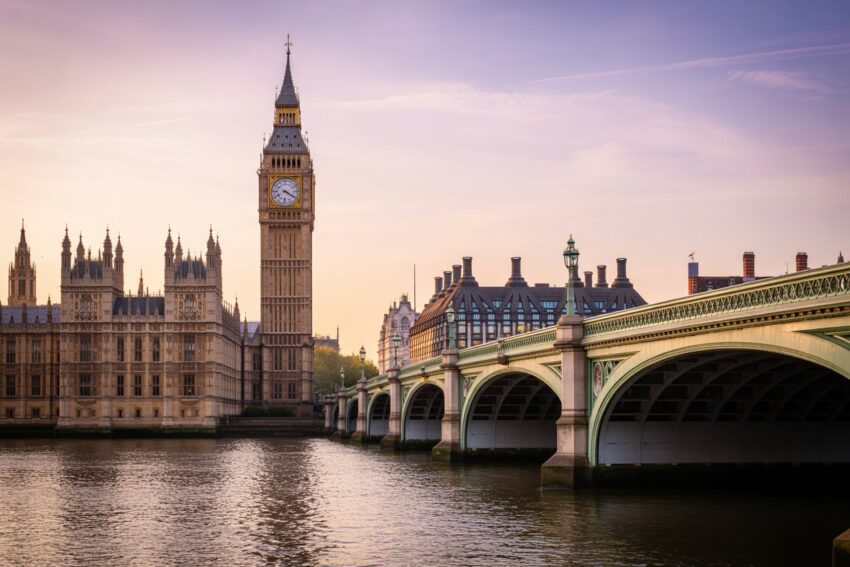 Uk - travel and tour world Brazil, mexico, france, uk, iceland, japan,