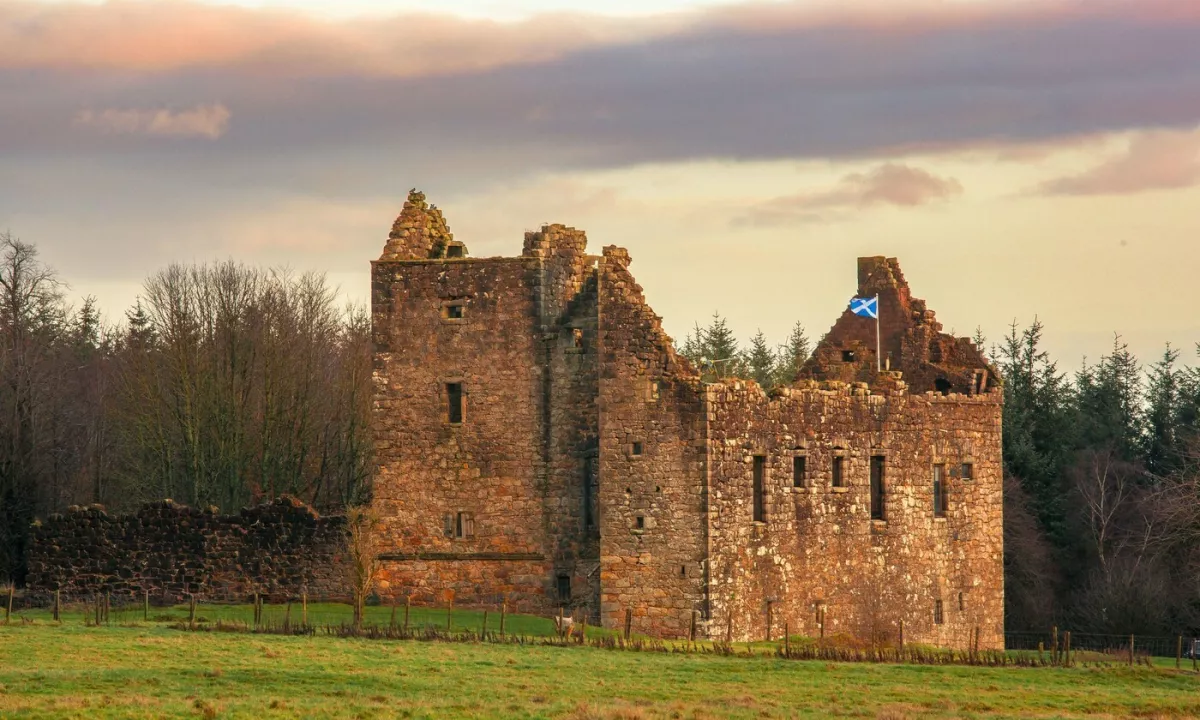 420 posestnikov ima v rokah polovico Škotske