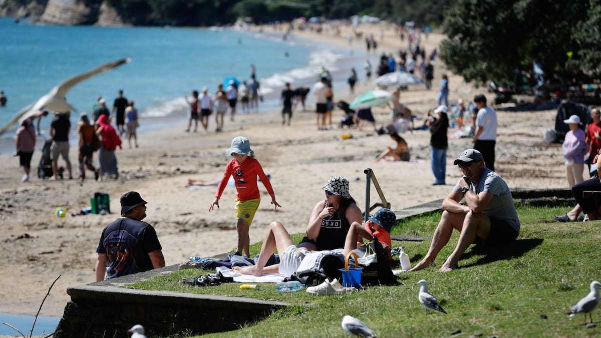 Weather: Extreme heat, severe winds take hold across NZ with roads blocked and fire risk rising