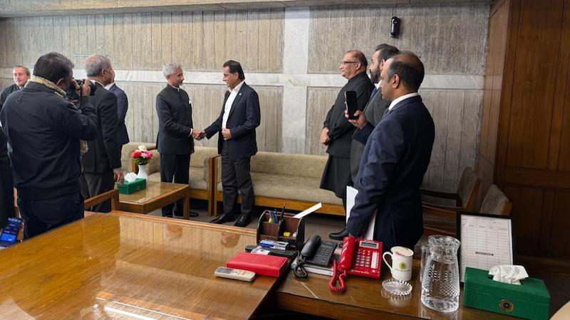 Politics Of Jaishankar’s Shaking Hands With Pakistani Representative In Dhaka – Analysis – Eurasia Review