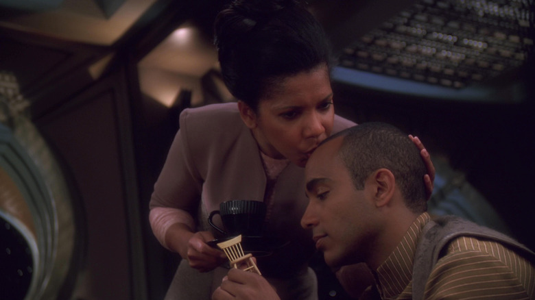Penny Johnson Jerald and Cirroc Lofton as Kasidy Yates and Jake Sisko together on Star Trek: Deep Space Nine