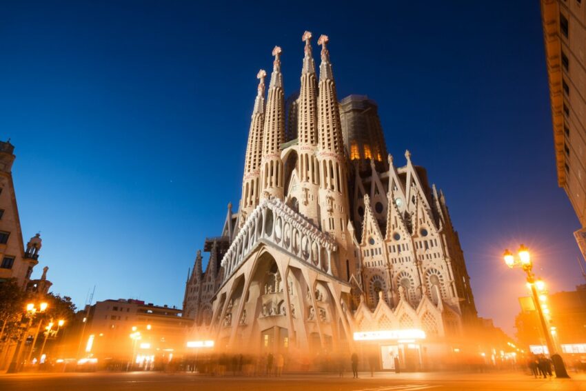 A-photograph-of-the-sagrada-familia-in-b_lvxgzkrlquyetvf2gaipna_phppkfwiqcax9so9z-wnya 1 - travel and tour world