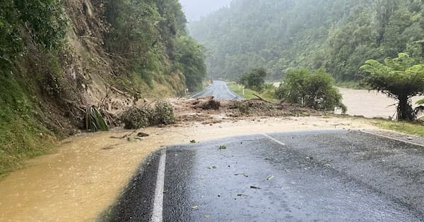 Highway shuts, 18,000 lightning strikes hammer North Island