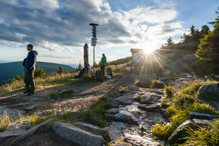 A way-mark on the Cesta Čestem hiking trail.