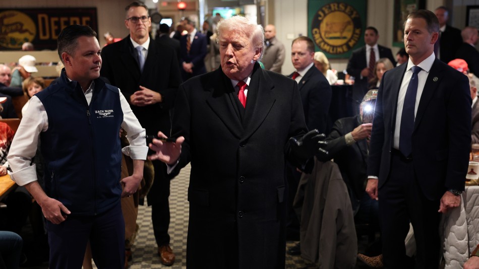 Gold Hits Record Above $5,300 as Trump Dollar Comments Aid Rally