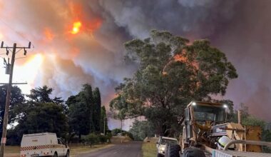 State swelters through record-breaking heatwave as Otways fire grows