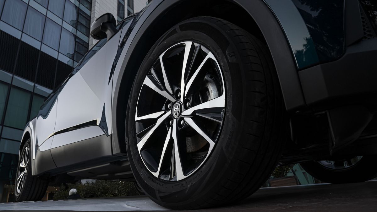 Az autósoknak valamivel több adót kell fizetni, de számtalan kedvezmény is érkezik 2026-ban – ez tényleg a családok éve lesz