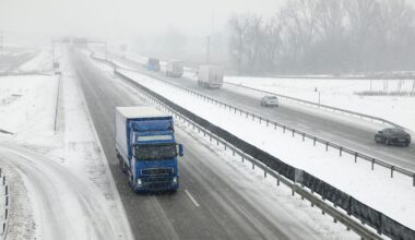 A hó miatt a szlovénok lezárták a kamionok előtt a határt