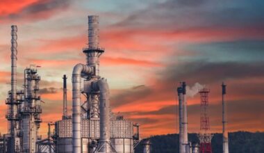 Oil rises on geopolitics after largest annual drop since 2020 | Montel News