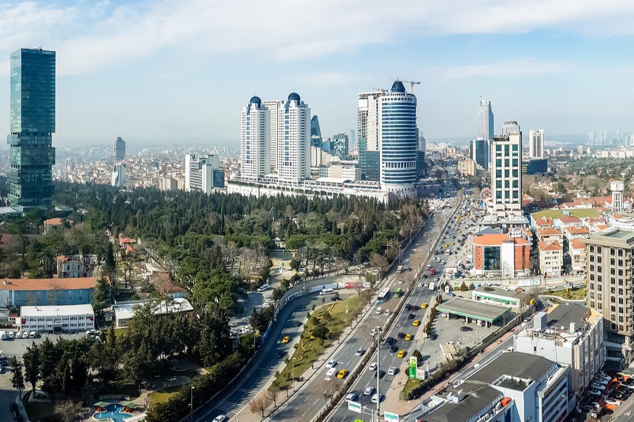 Aerial view of Buyukdere Avenue in the Sariyer district of Istanbul, Türkiye, February 22, 2017. (Adobe Stock Photo)