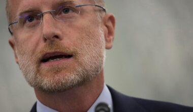 FCC says TV talk shows must offer equal time to political candidates