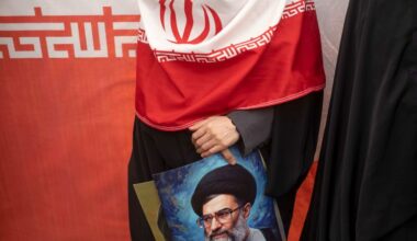 Live updates: Iran protests death toll, Iranian threats to US, Erfan Soltani execution postponed