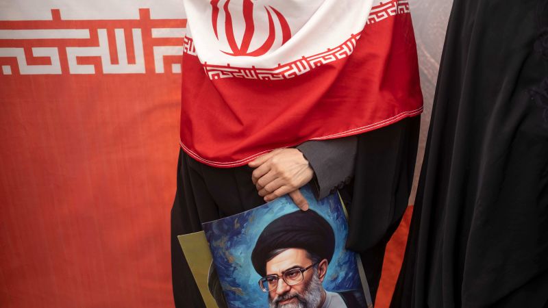 Live updates: Iran protests death toll, Iranian threats to US, Erfan Soltani execution postponed