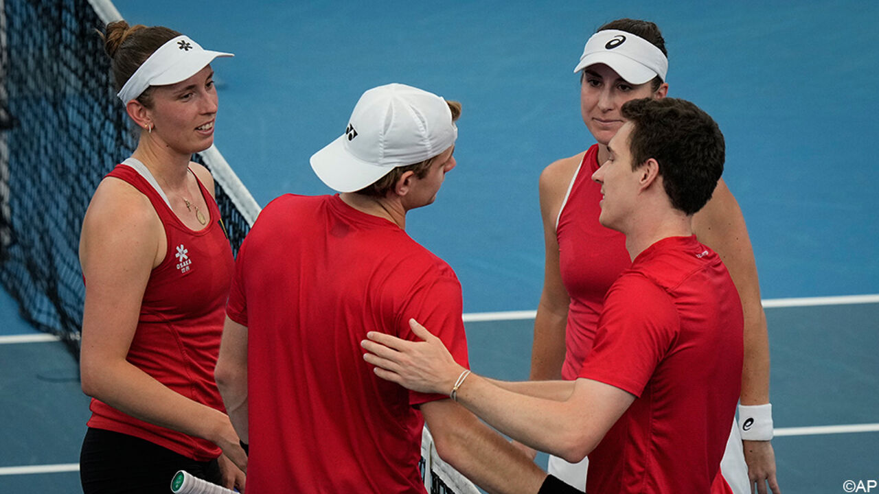 Einde van United Cup-sprookje: Zwitserland kegelt Zizou Bergs en Elise Mertens uit toernooi in halve finales