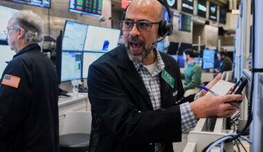 Wall Street opens mixed as crude oil prices continue to climb :: WRAL.com