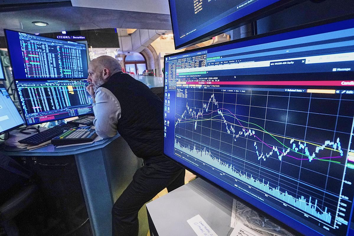 Dow, S&P 500, Nasdaq resume slide as more bank earnings, fresh economic data roll in