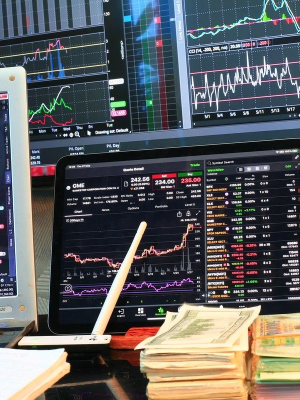 Quiet Grind Higher As Wall Street Turns Confident