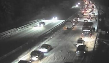 Sneg ohromil promet po državi: do večera se razmere niso umirile