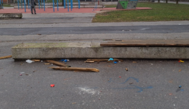 Župan na nogah: Za novo leto terorizirali s petardami, uničili vse okoli sebe