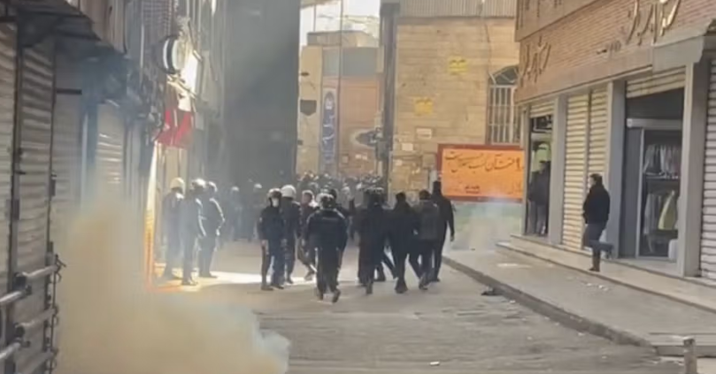 Live - Tenth day of unrest marked by biggest protests in Tehran and Ilam