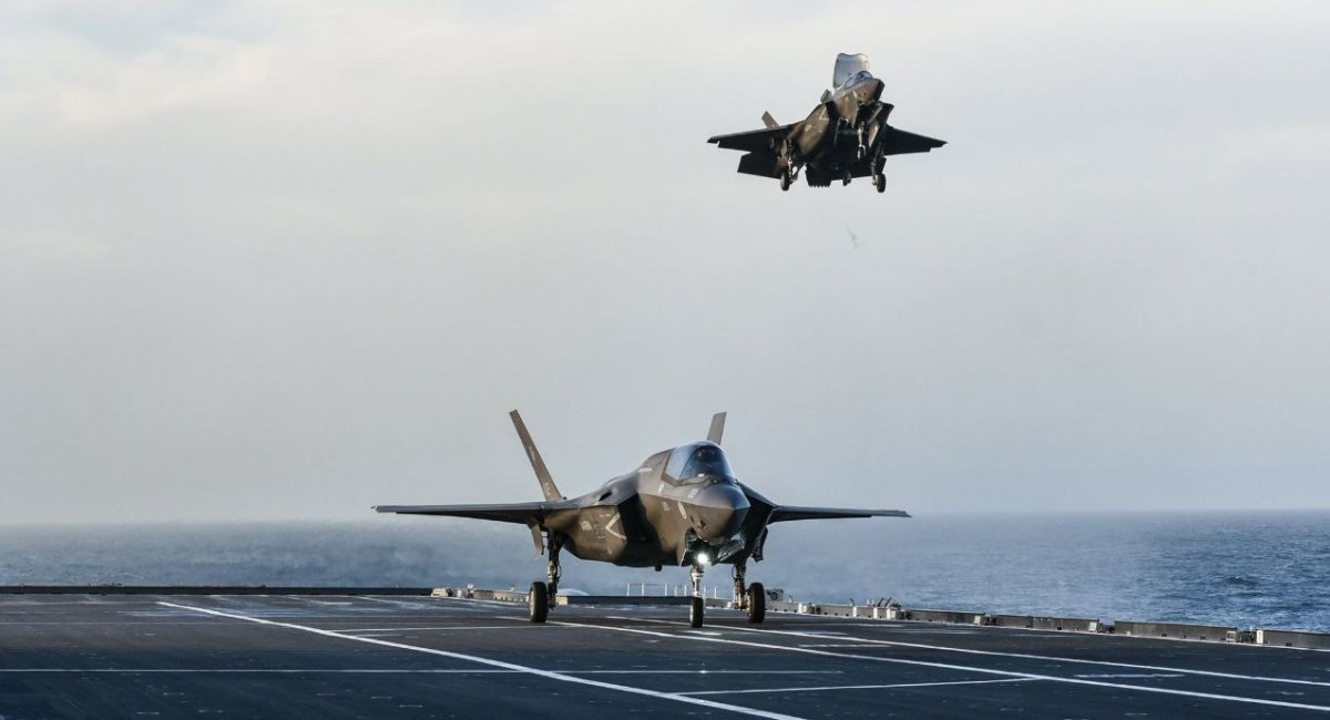 Italian F-35B fighter jets are landing on Cavour aircraft carrier / Photo credit: Italian Navy