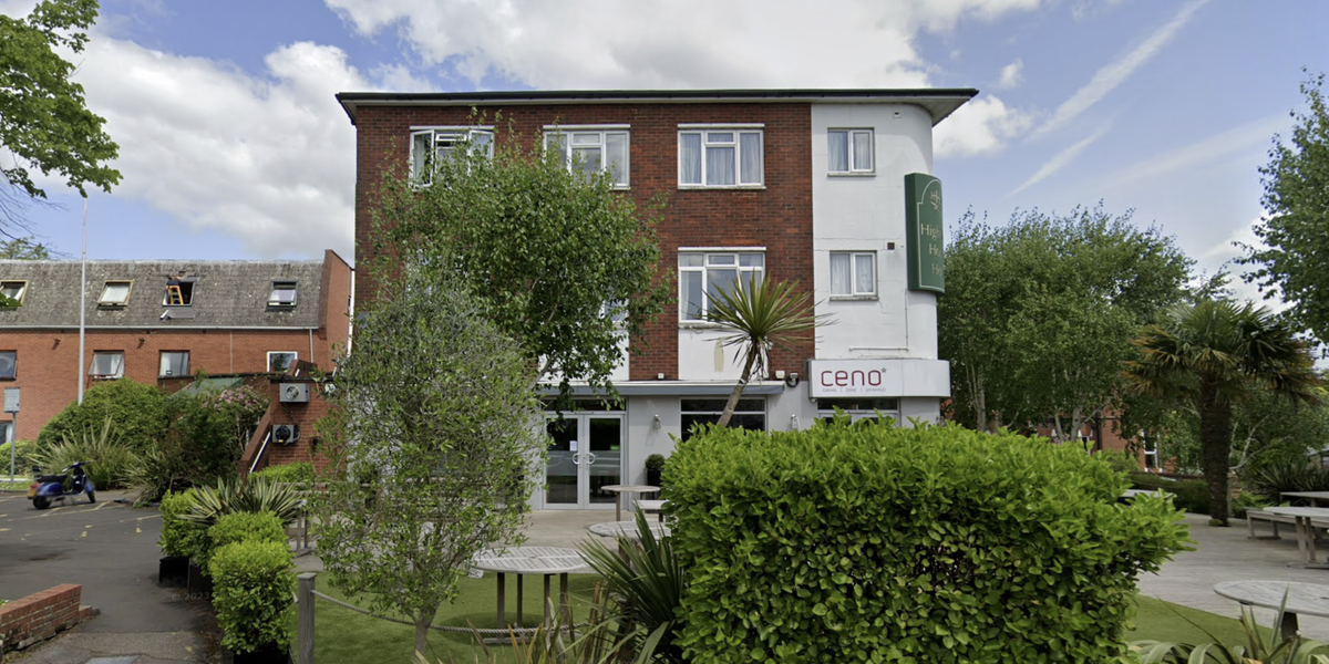 Southampton restaurant 'forced to shut down after 100 illegal migrants put up next door'