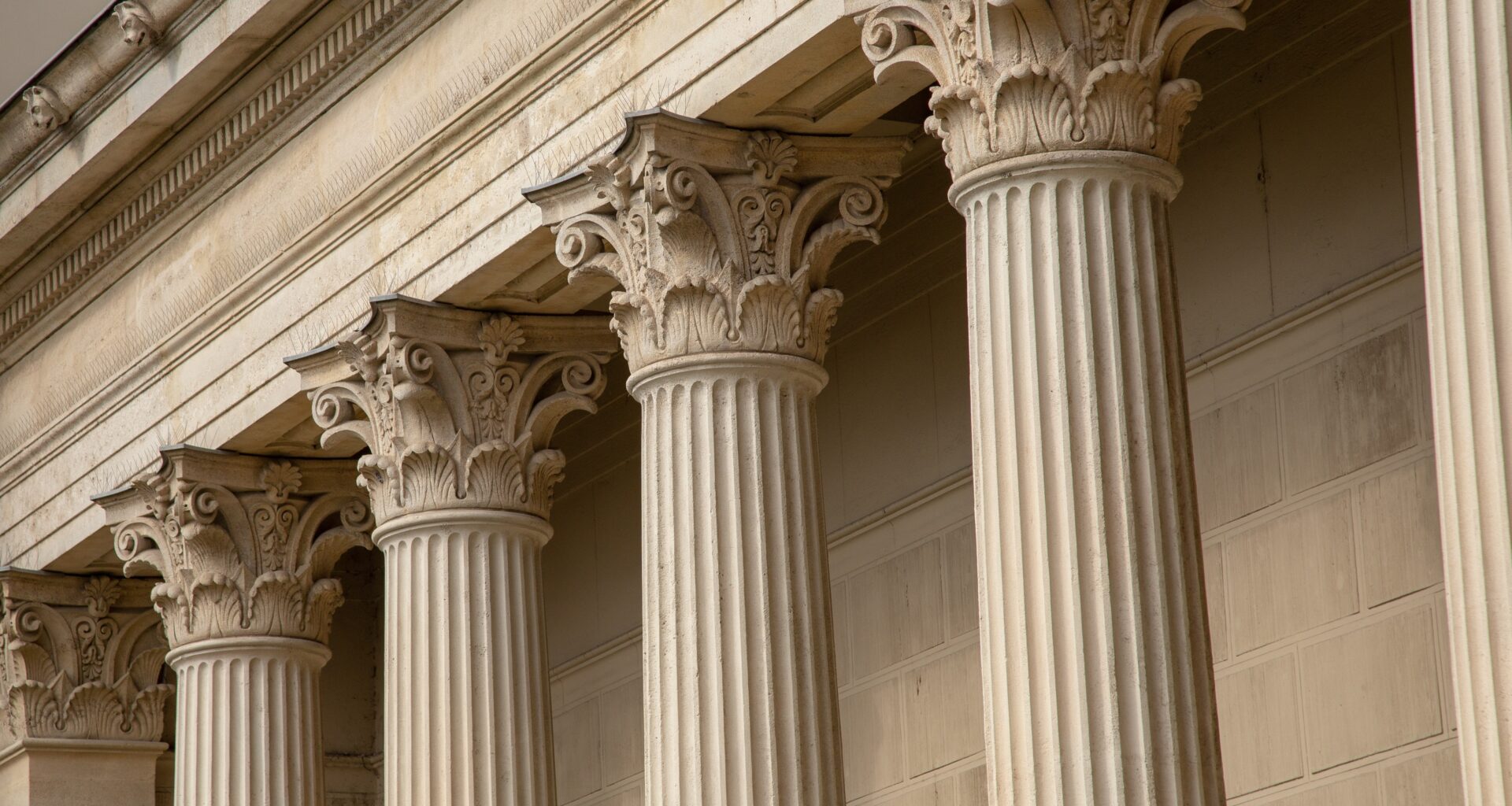 AES Hit With $4 Billion Lawsuit Alleging LNG-to-Power Market Monopoly in Panama