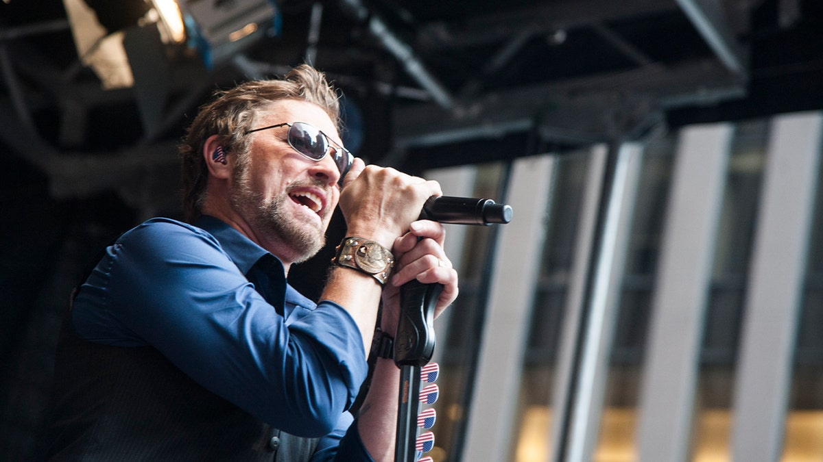 Craig Morgan singing