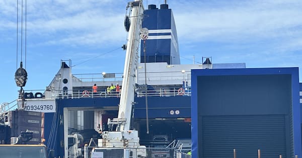 Passengers disembark after ferry stranded overnight in Wellington