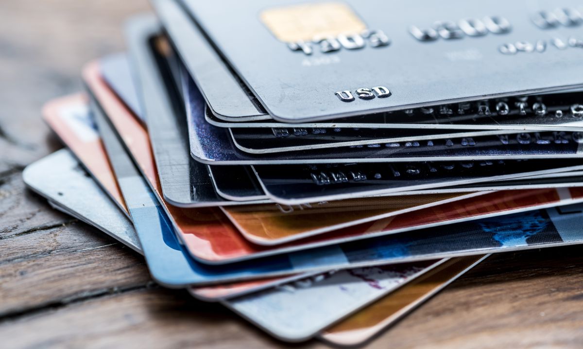 White House Mulls Executive Action on 10% Credit Card Cap