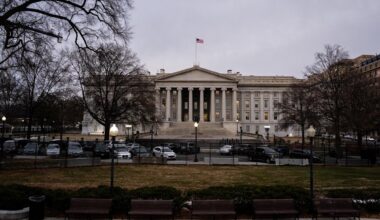 Fed Survey Sees About $220 Billion in Bill Buying Over 12 Months