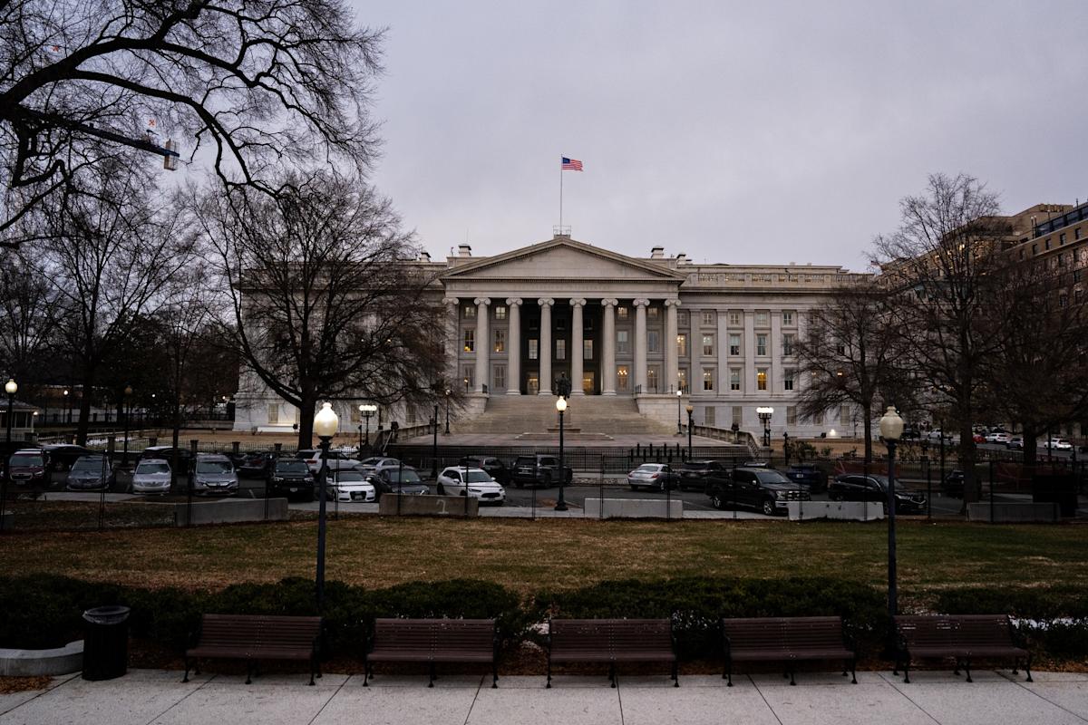 Fed Survey Sees About $220 Billion in Bill Buying Over 12 Months