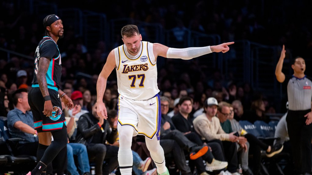 Dončić in druščina slabo začeli, a odlično končali obračun z grizliji - 24ur.com