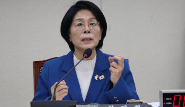 Choi Min-hee, the chair of the National Assembly's Science, ICT, Broadcasting and Communications Committee, speaks during a parliamentary audit at the National Assembly in western Seoul on Oct. 23, 2025. [LIM HYUN-DONG]
