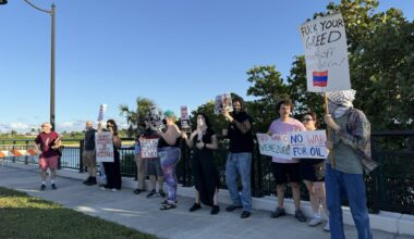 Protest at Mar‑a‑Lago against the U.S. attack on Venezuela.