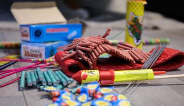 Botti di Capodanno, perde tre dita ma dimesso dall'ospedale si ferisce di nuovo: stavolta al volto e all'occhio