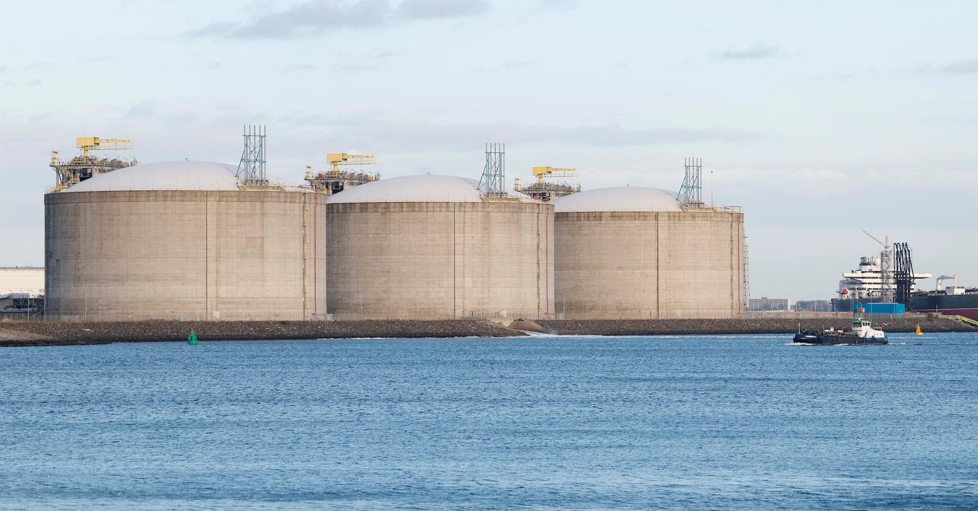 Renewables turn LNG glut into a sinkhole