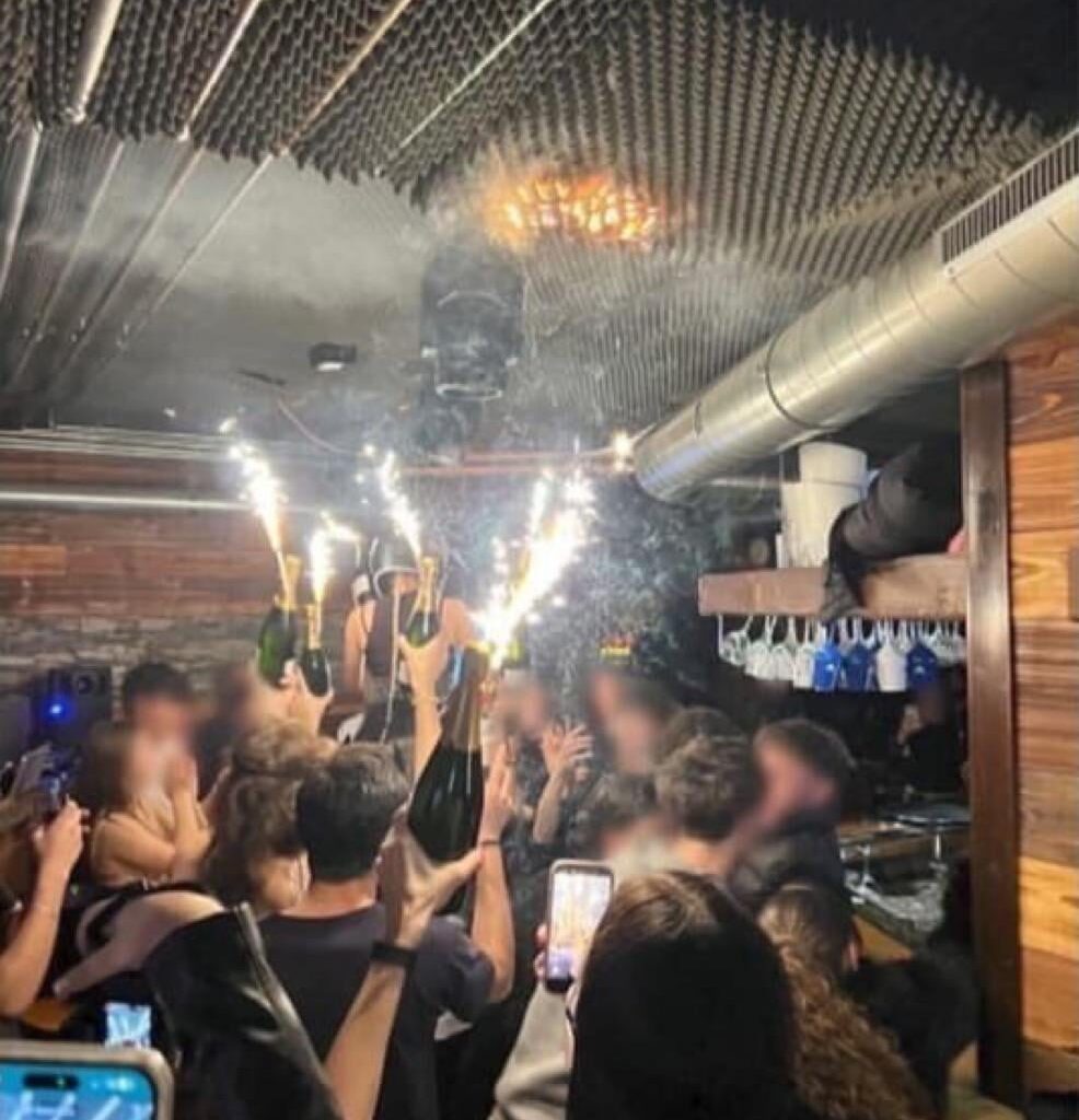 Burete ca la Colectiv pe tavanul clubului din Elveția.