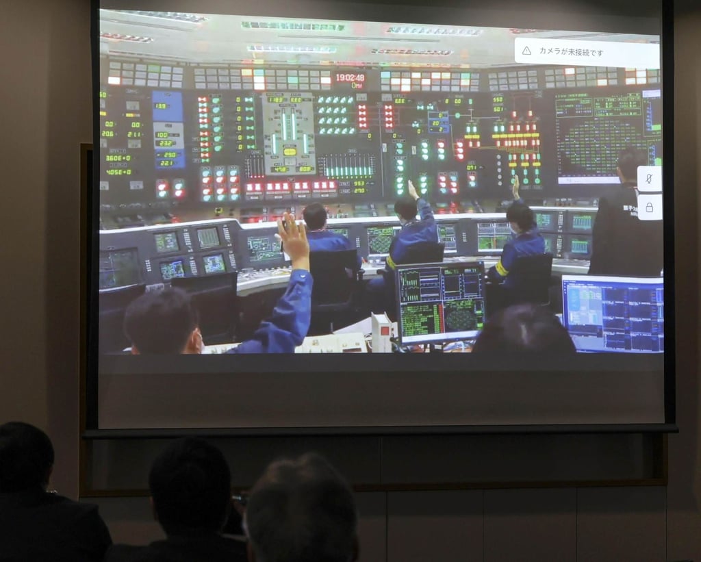 A monitor broadcasts the restart of a reactor at the Kashiwazaki-Kariwa nuclear power plant on Wednesday. Photo: Kyodo