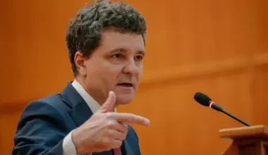 Romanian president rejects proposal for referendum on union with Moldova